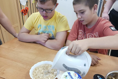 received_418376243780887_Easy-Resize.com_