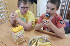 received_668937711289642_Easy-Resize.com_