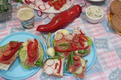 Przedszkoalki-przygotowuja-wiosenne-kanapki-7